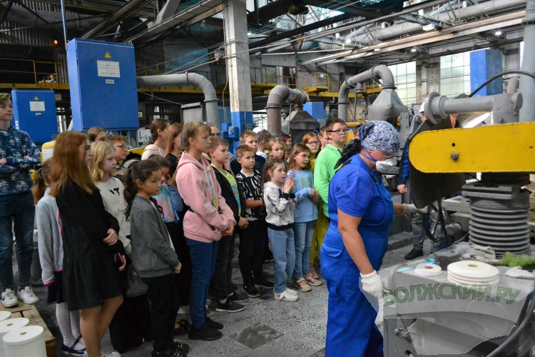 Волжский абразивный завод в честь Дня машиностроителей распахнул свои двери для детей