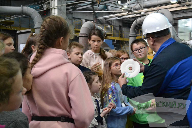 Волжский абразивный завод в честь Дня машиностроителей распахнул свои двери для детей