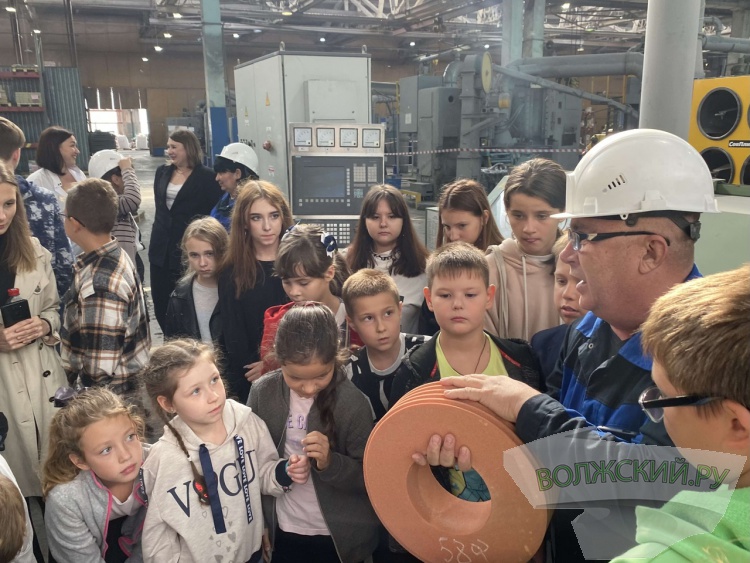 Волжский абразивный завод в честь Дня машиностроителей распахнул свои двери для детей