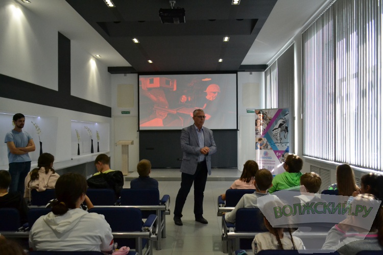 Волжский абразивный завод в честь Дня машиностроителей распахнул свои двери для детей