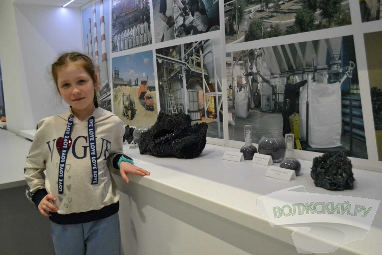 Волжский абразивный завод в честь Дня машиностроителей распахнул свои двери для детей