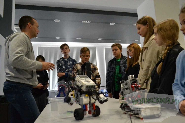 Волжский абразивный завод в честь Дня машиностроителей распахнул свои двери для детей