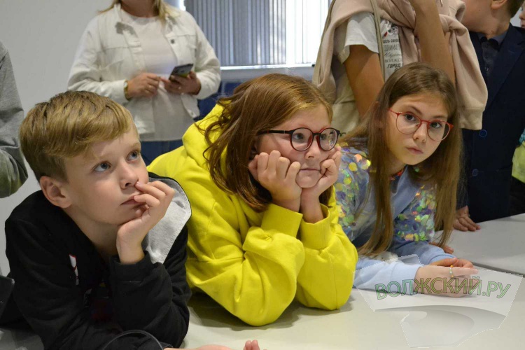 Волжский абразивный завод в честь Дня машиностроителей распахнул свои двери для детей