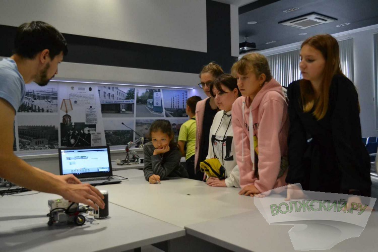 Волжский абразивный завод в честь Дня машиностроителей распахнул свои двери для детей