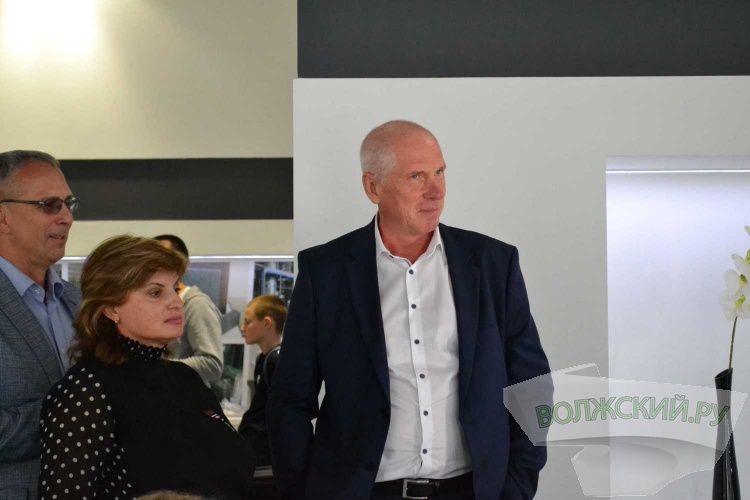 Волжский абразивный завод в честь Дня машиностроителей распахнул свои двери для детей