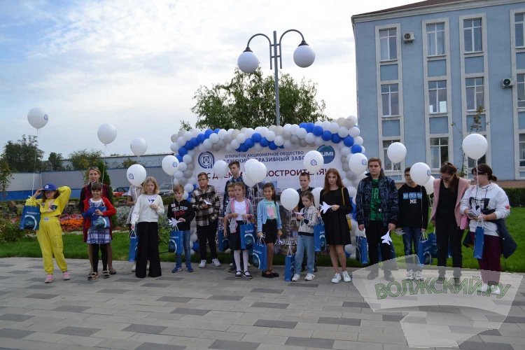 Волжский абразивный завод в честь Дня машиностроителей распахнул свои двери для детей