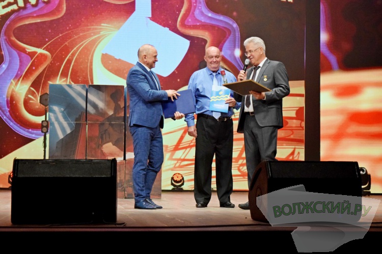 «Победители огня и металла»: Волжский трубный завод широко отпраздновал День металлурга