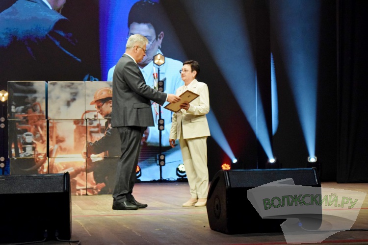 «Победители огня и металла»: Волжский трубный завод широко отпраздновал День металлурга