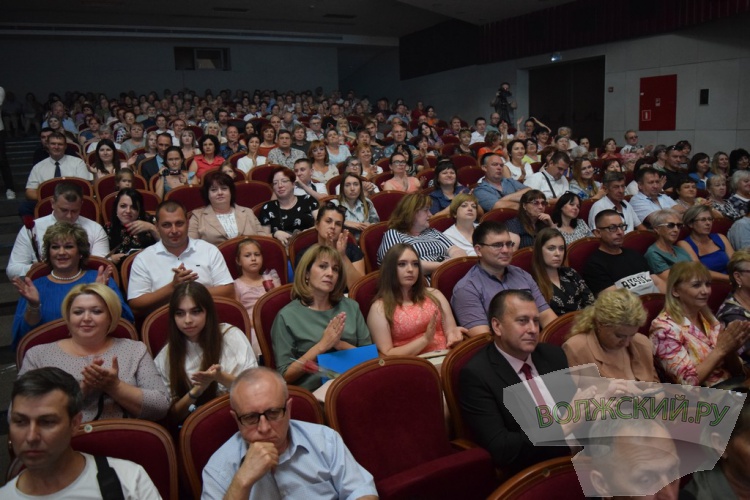 «Победители огня и металла»: Волжский трубный завод широко отпраздновал День металлурга