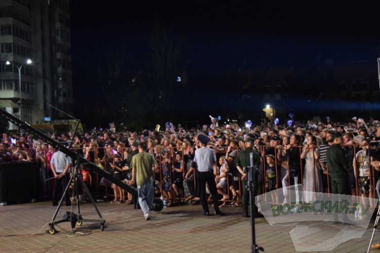 Яркие таланты и красочный фейерверк: Волжский с размахом отметил 69-ю годовщину