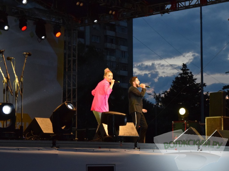 Яркие таланты и красочный фейерверк: Волжский с размахом отметил 69-ю годовщину
