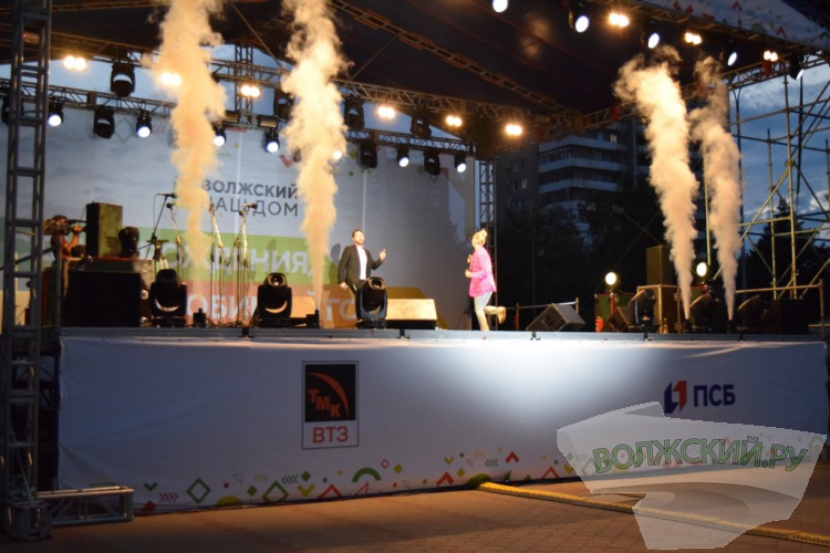 Яркие таланты и красочный фейерверк: Волжский с размахом отметил 69-ю годовщину