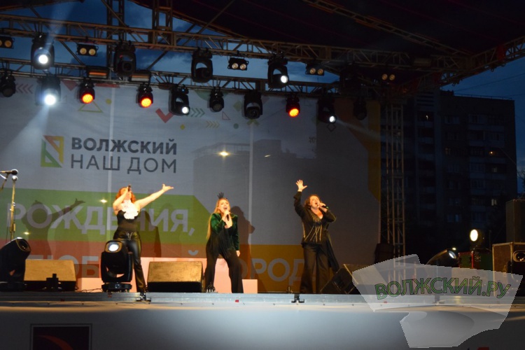 Яркие таланты и красочный фейерверк: Волжский с размахом отметил 69-ю годовщину