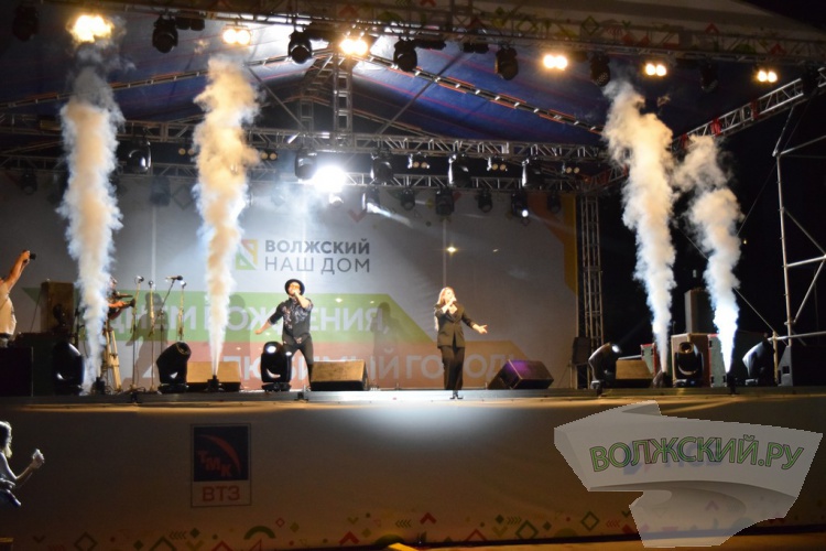 Яркие таланты и красочный фейерверк: Волжский с размахом отметил 69-ю годовщину