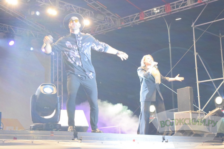 Яркие таланты и красочный фейерверк: Волжский с размахом отметил 69-ю годовщину