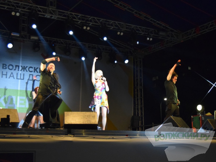 Яркие таланты и красочный фейерверк: Волжский с размахом отметил 69-ю годовщину