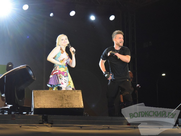 Яркие таланты и красочный фейерверк: Волжский с размахом отметил 69-ю годовщину