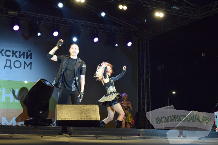 Яркие таланты и красочный фейерверк: Волжский с размахом отметил 69-ю годовщину