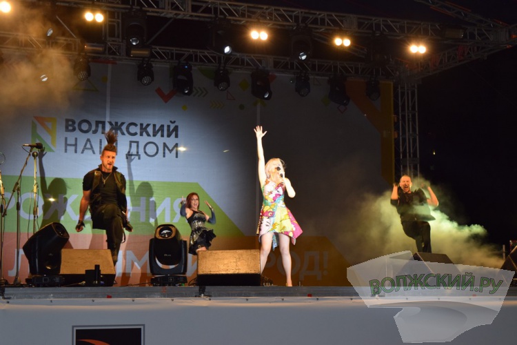 Яркие таланты и красочный фейерверк: Волжский с размахом отметил 69-ю годовщину