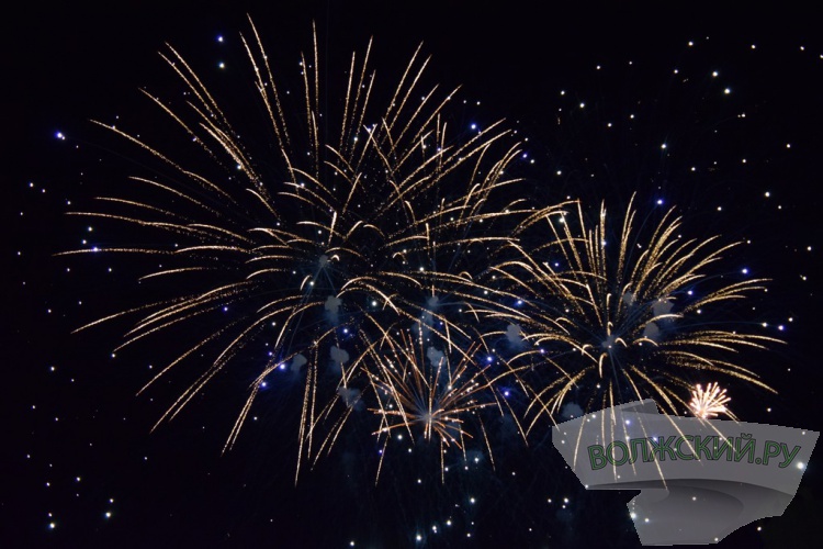 Яркие таланты и красочный фейерверк: Волжский с размахом отметил 69-ю годовщину