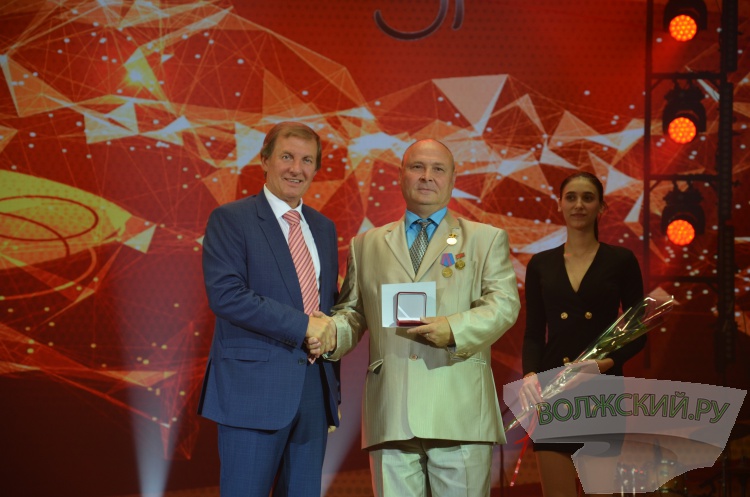 Ежедневный самоотверженный труд: на Волжском трубном заводе отметили День Металлурга