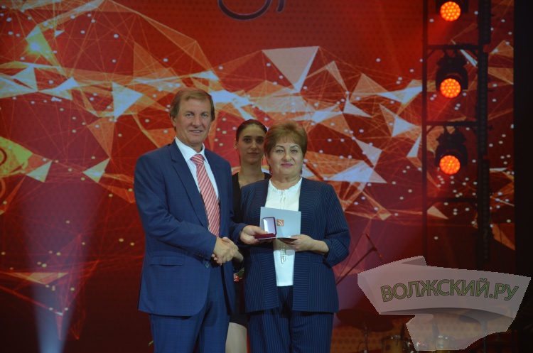 Ежедневный самоотверженный труд: на Волжском трубном заводе отметили День Металлурга