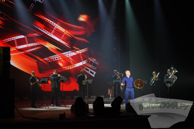 Ежедневный самоотверженный труд: на Волжском трубном заводе отметили День Металлурга