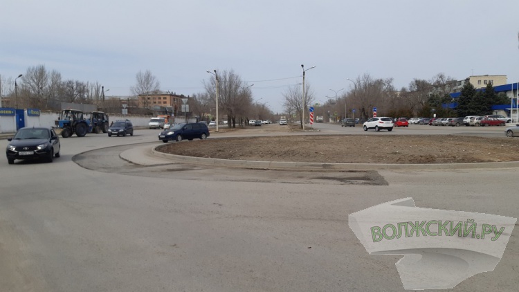 На малом «кольце» улицы им. генерала Карбышева переделывают новый асфальт