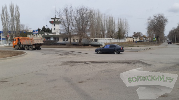 На малом «кольце» улицы им. генерала Карбышева переделывают новый асфальт