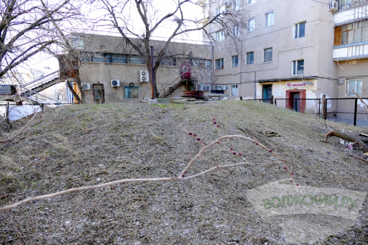 Ржавые ограждения и пожарный резервуар: в Волжском нашли проблемные места второго округа