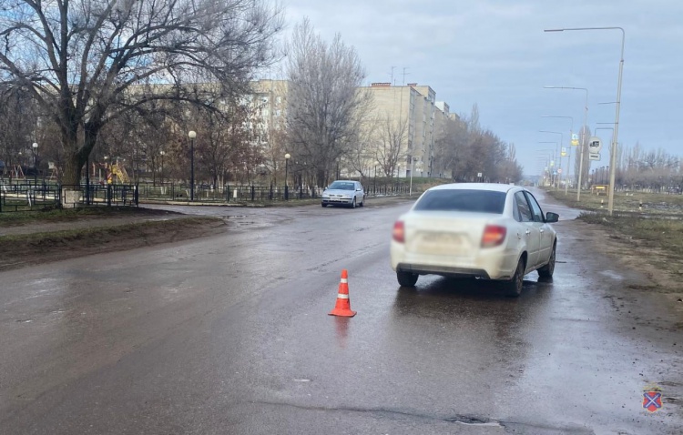 Двор и дорога: за вечер в Волжском под колесами автомобилей оказались двое пешеходов