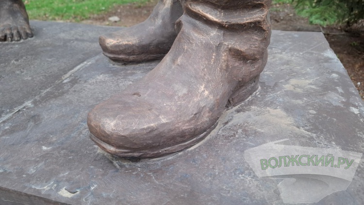 Известный волжский скульптор судится с казаками за оплату памятника «Встреча»