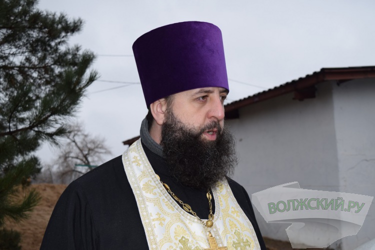 Купель в песке и никаких происшествий: волжан омыл крещенский дождь