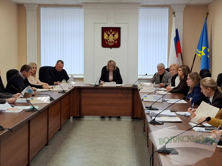 Не ради денег, а порядка для: в Волжском назвали дату появления первых платных парковок