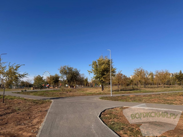 Недоступная спортплощадка и разрушенные бордюры: пустырь в парке «Волжский» преобразился за счет ФКГС