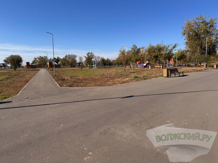 Недоступная спортплощадка и разрушенные бордюры: пустырь в парке «Волжский» преобразился за счет ФКГС