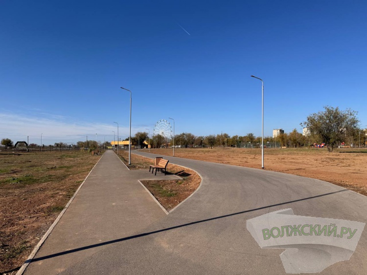 Недоступная спортплощадка и разрушенные бордюры: пустырь в парке «Волжский» преобразился за счет ФКГС
