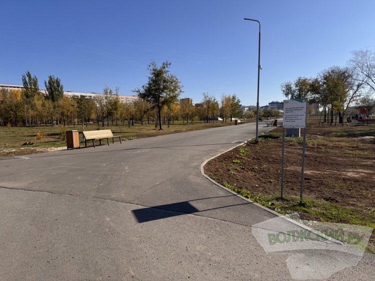 Недоступная спортплощадка и разрушенные бордюры: пустырь в парке «Волжский» преобразился за счет ФКГС
