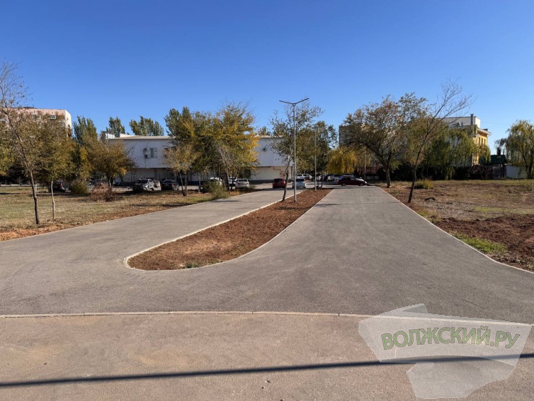Недоступная спортплощадка и разрушенные бордюры: пустырь в парке «Волжский» преобразился за счет ФКГС
