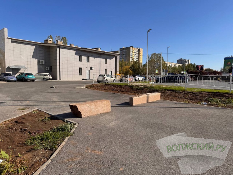 Недоступная спортплощадка и разрушенные бордюры: пустырь в парке «Волжский» преобразился за счет ФКГС