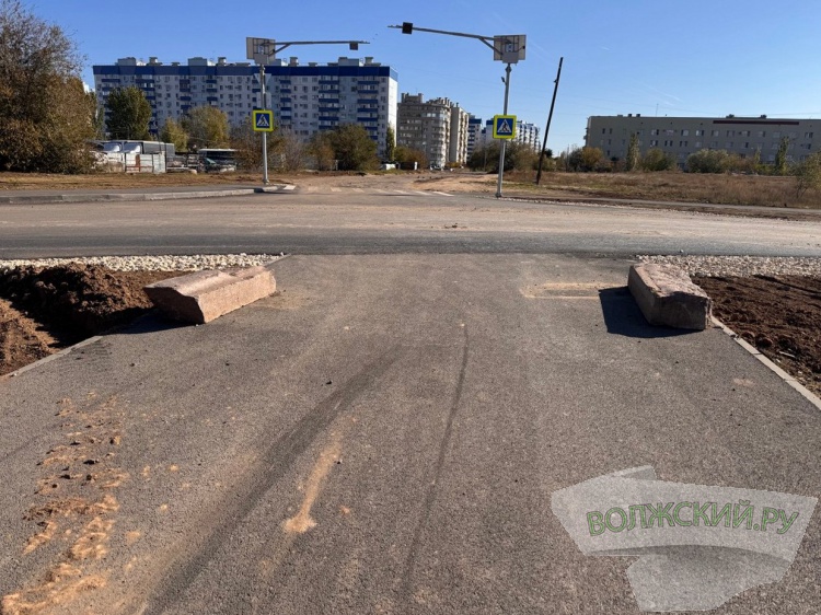 Недоступная спортплощадка и разрушенные бордюры: пустырь в парке «Волжский» преобразился за счет ФКГС