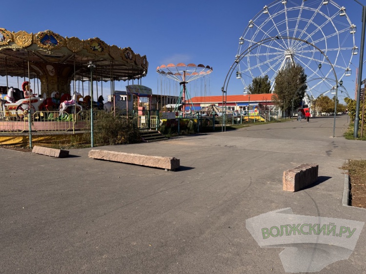 Недоступная спортплощадка и разрушенные бордюры: пустырь в парке «Волжский» преобразился за счет ФКГС