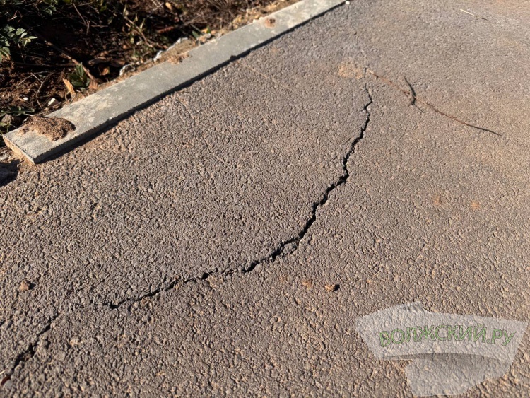 Недоступная спортплощадка и разрушенные бордюры: пустырь в парке «Волжский» преобразился за счет ФКГС