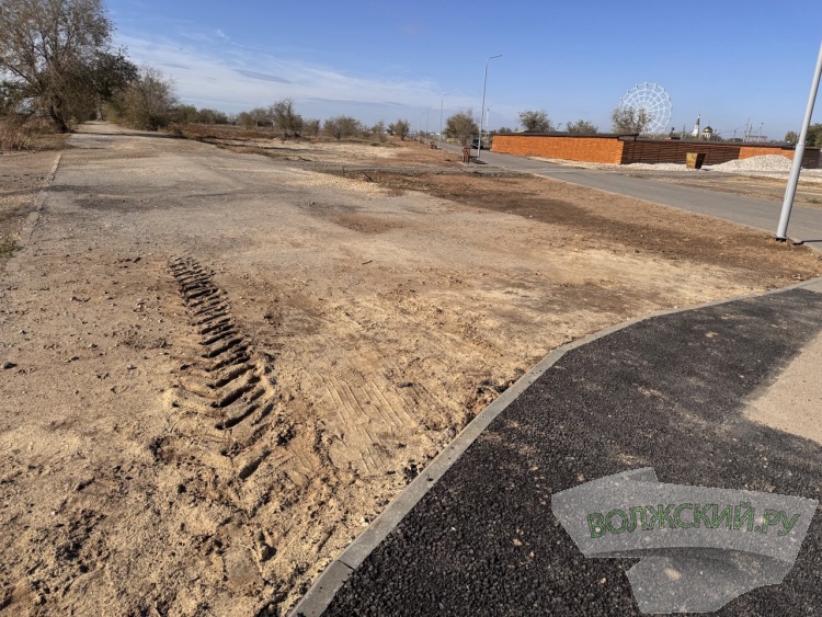 Недоступная спортплощадка и разрушенные бордюры: пустырь в парке «Волжский» преобразился за счет ФКГС