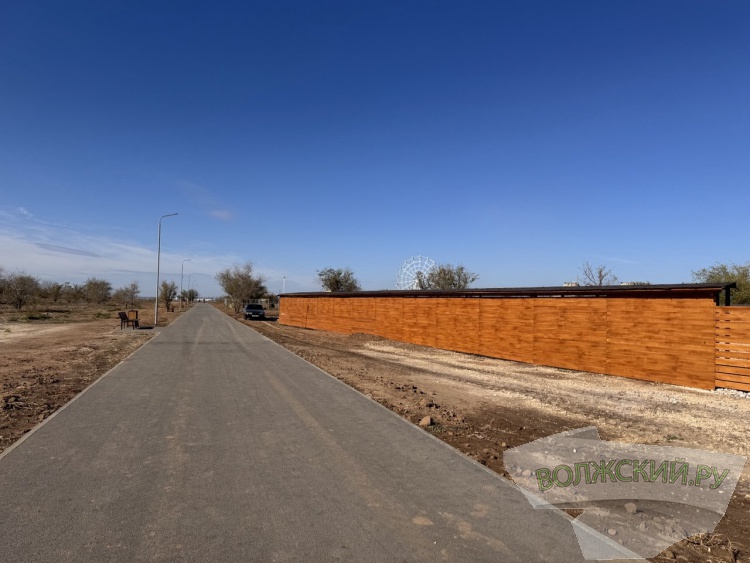 Недоступная спортплощадка и разрушенные бордюры: пустырь в парке «Волжский» преобразился за счет ФКГС