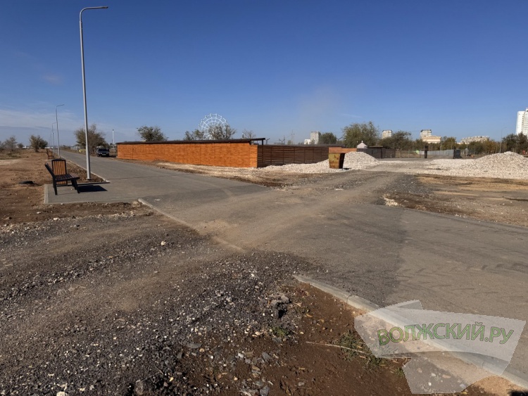 Недоступная спортплощадка и разрушенные бордюры: пустырь в парке «Волжский» преобразился за счет ФКГС