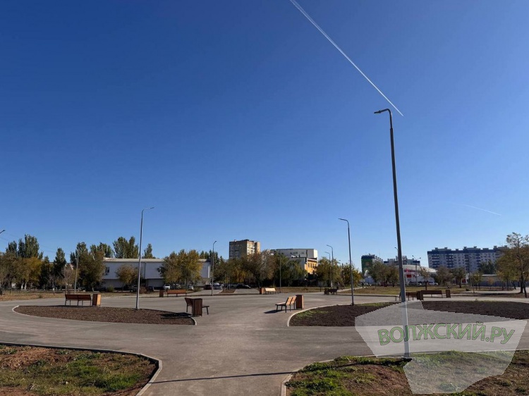 Недоступная спортплощадка и разрушенные бордюры: пустырь в парке «Волжский» преобразился за счет ФКГС