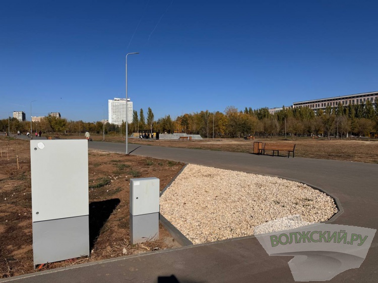 Недоступная спортплощадка и разрушенные бордюры: пустырь в парке «Волжский» преобразился за счет ФКГС