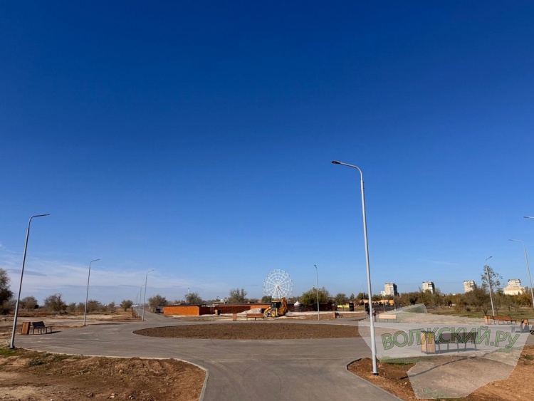 Недоступная спортплощадка и разрушенные бордюры: пустырь в парке «Волжский» преобразился за счет ФКГС