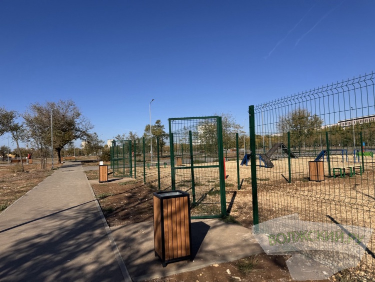 Недоступная спортплощадка и разрушенные бордюры: пустырь в парке «Волжский» преобразился за счет ФКГС